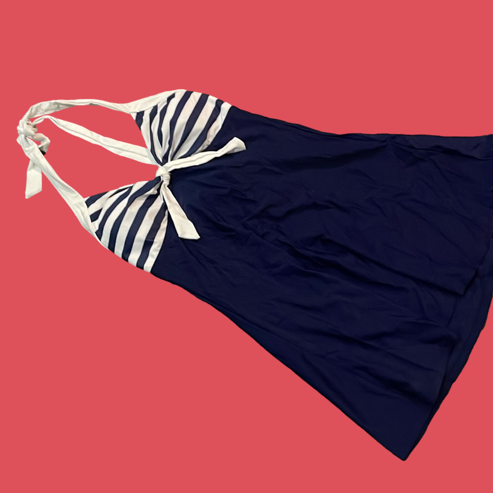 NWT AvidLove swim top L